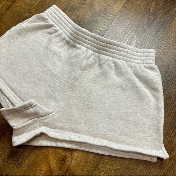 Aritzia TNA Cozy Sweat Fleece Perfect Micro Shorts Sz Small Heather - Picture 5 of 13